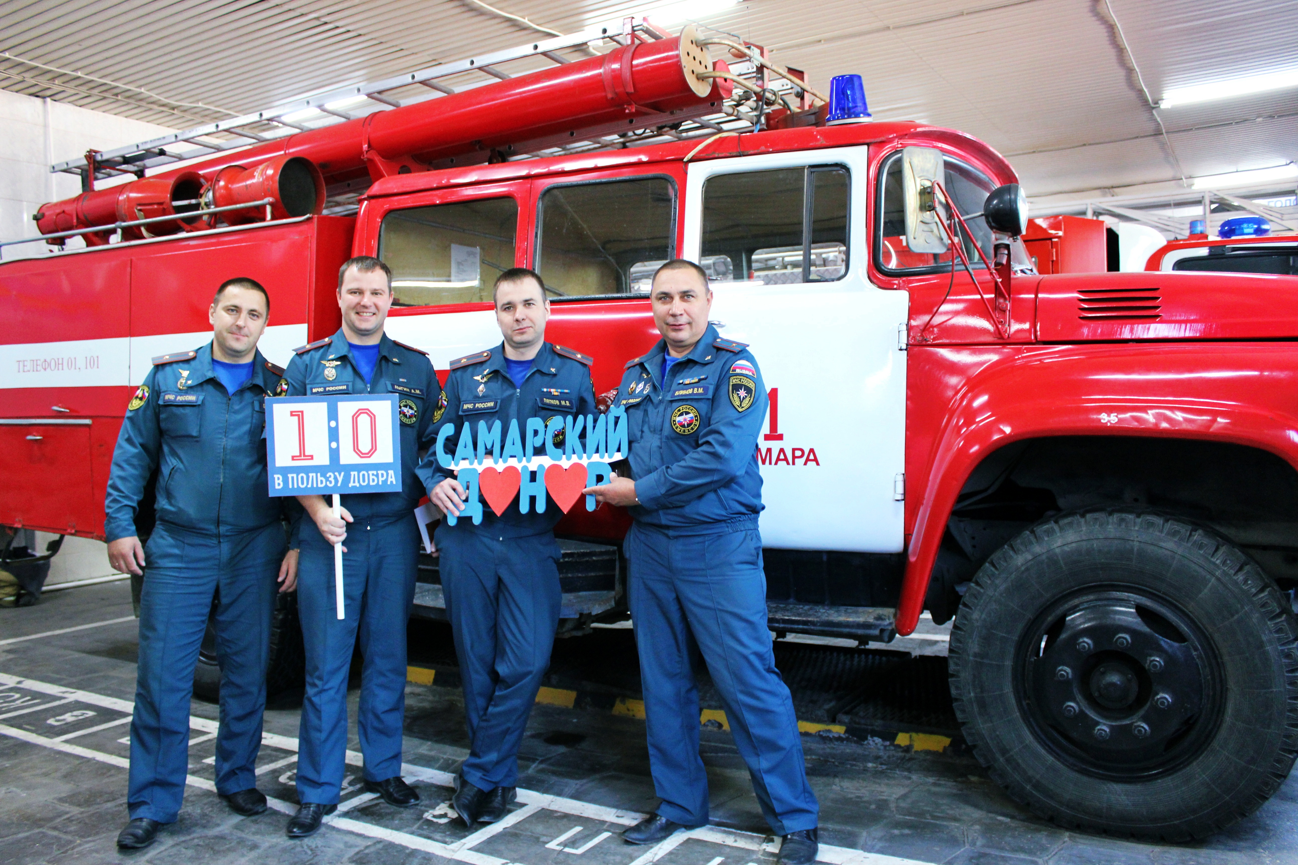 У специалистов МЧС спасение других людей в крови!