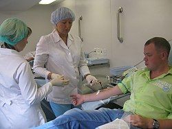 Донорская станция на колесах закрыла летний сезон, открыв осенний