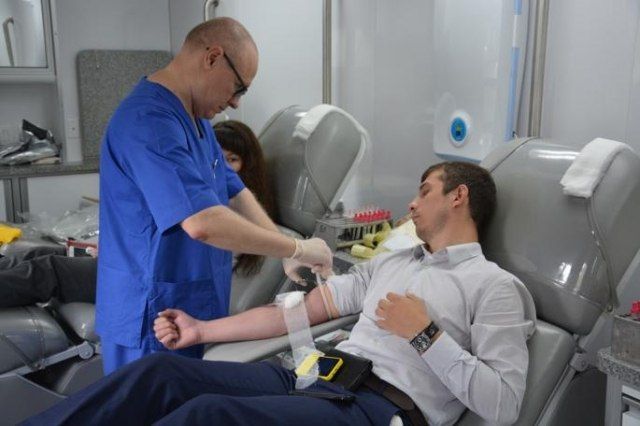 Сотрудники Сбербанка сдали более 30 литров крови