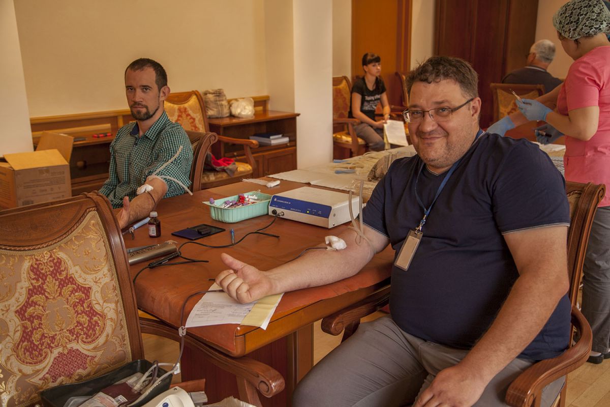 Гидроэнергетики поделились своей кровью 