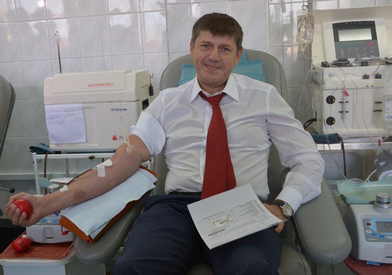 Председатель городского совета депутатов Андрей Кропоткин посетил Станцию переливания крови Калининградской области