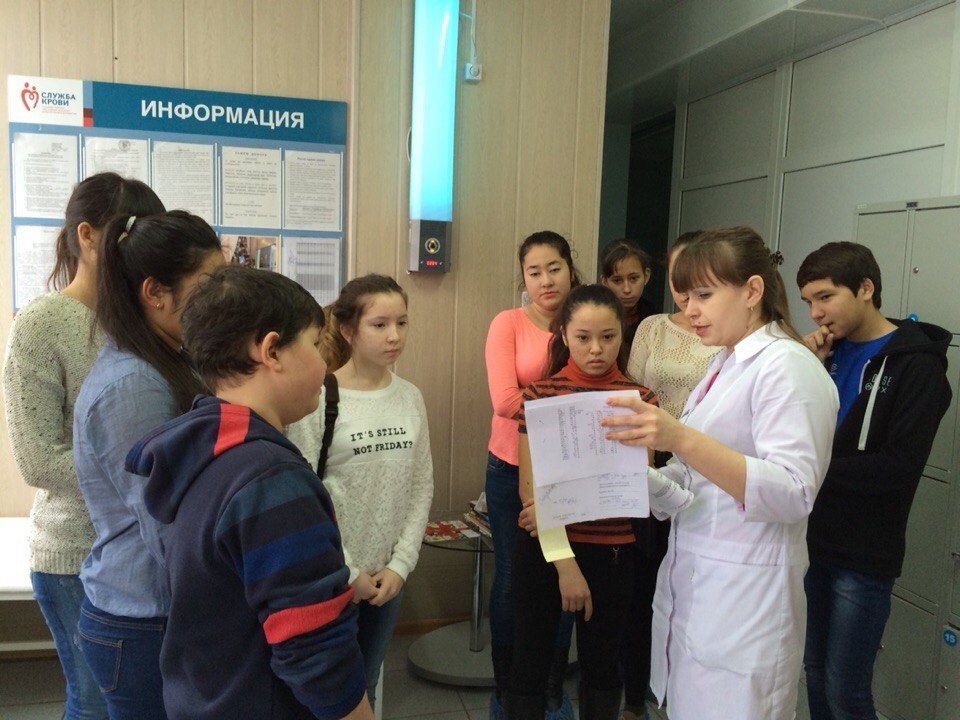 В Астраханском областном центре крови прошла экскурсия для школьников