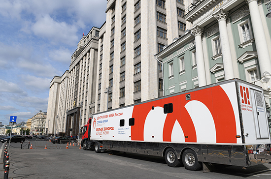 Депутаты Госдумы поделились своей кровью 