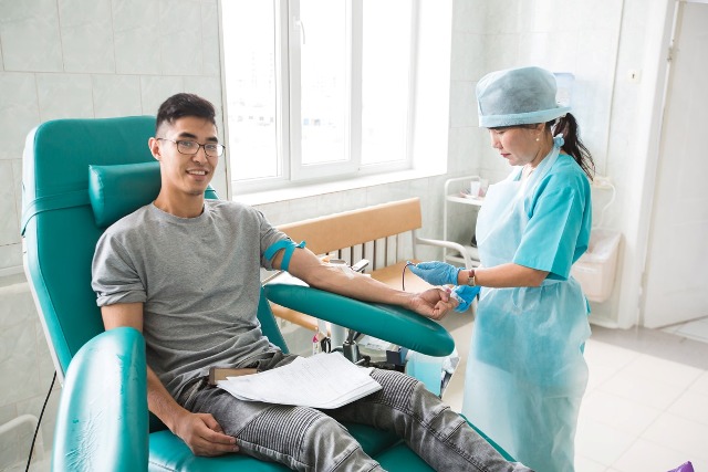 «Здоровое будущее»: в Якутске прошла акция «Капля крови для спасения жизни»