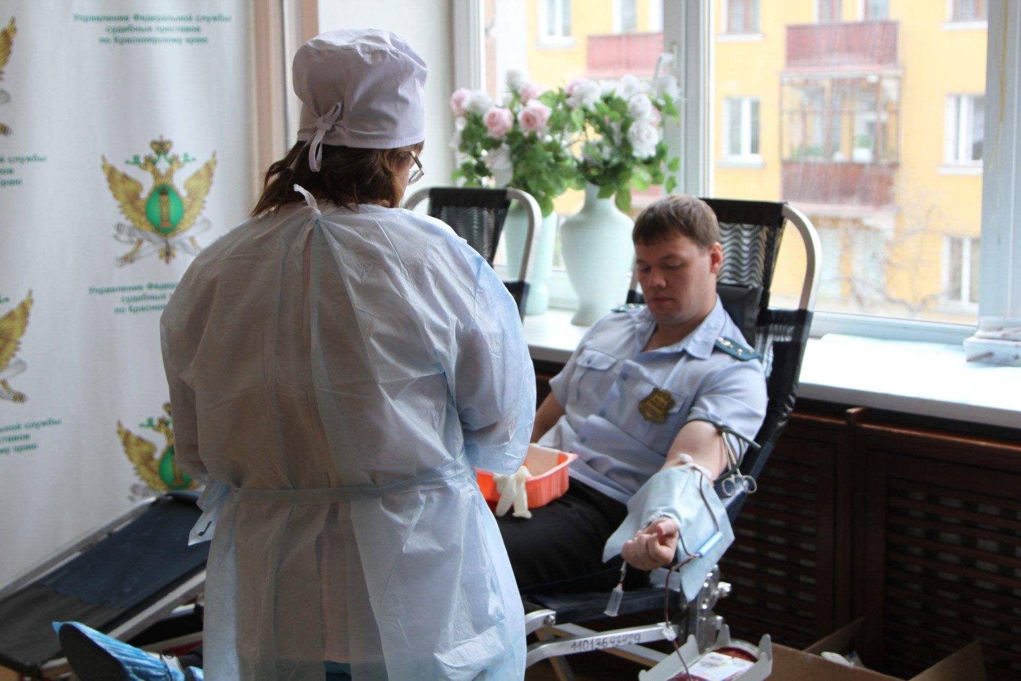 Сотрудники Управления Федеральной службы судебных приставов по Красноярскому краю сдали свою кровь