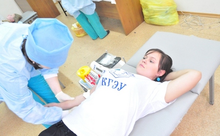 В Казани во Всемирный день донора кровь сдали мэр и сотрудники администрации города