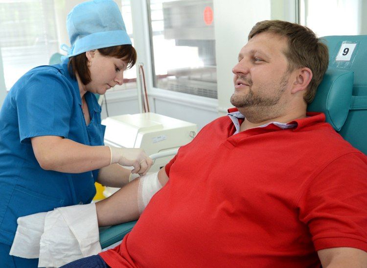 Губернатор Кировской области и члены регионального Правительства сдали кровь