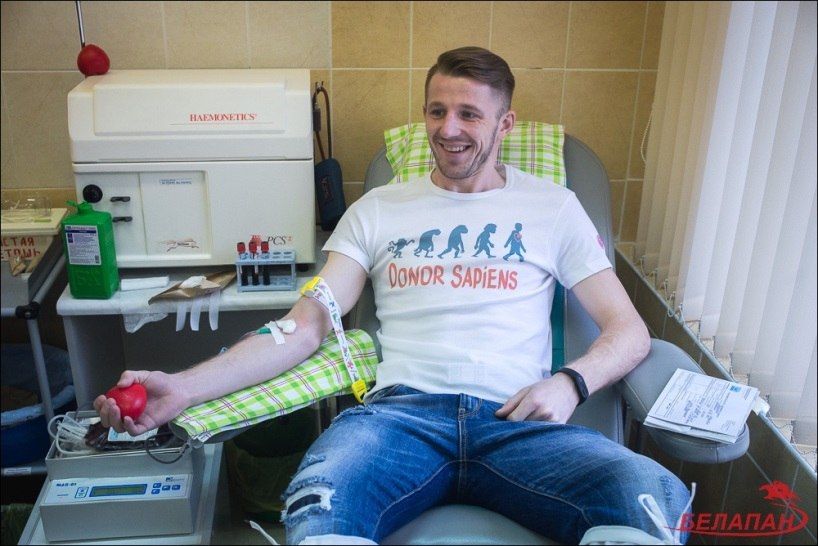 В Минске футболисты «Крумкачоў» стали безвозмездными донорами