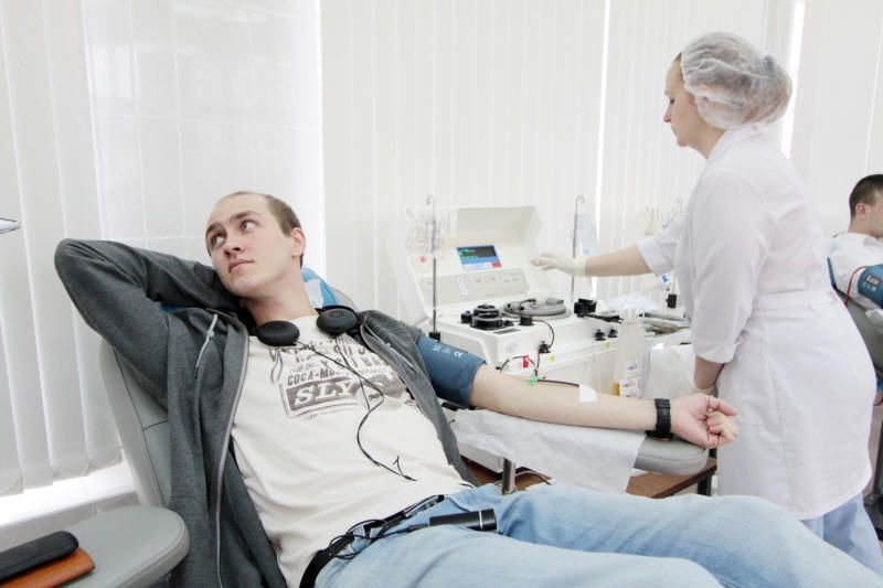 Члены партии «Единая Россия» сдали кровь