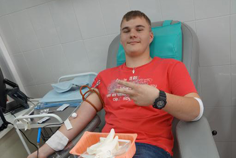 Будущие медики призывают сдавать кровь для спасения людей