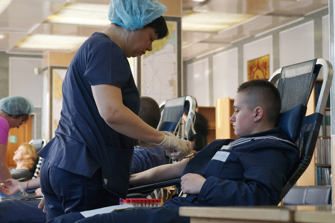 Будущие моряки пополнили банк крови Приморского края