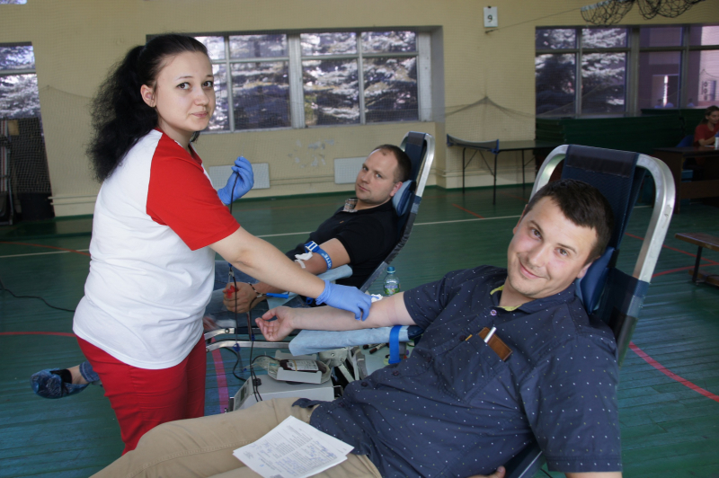 Столичные полицейские помогают больным детям своей кровью 