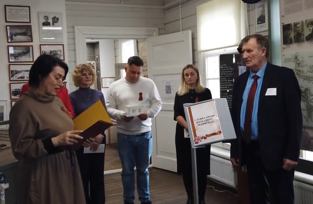 Памятный экспонат о работе Службы крови блокадного Ленинграда передан в музей «Кобона: Дорога жизни» как символ уважения и благодарности донорам