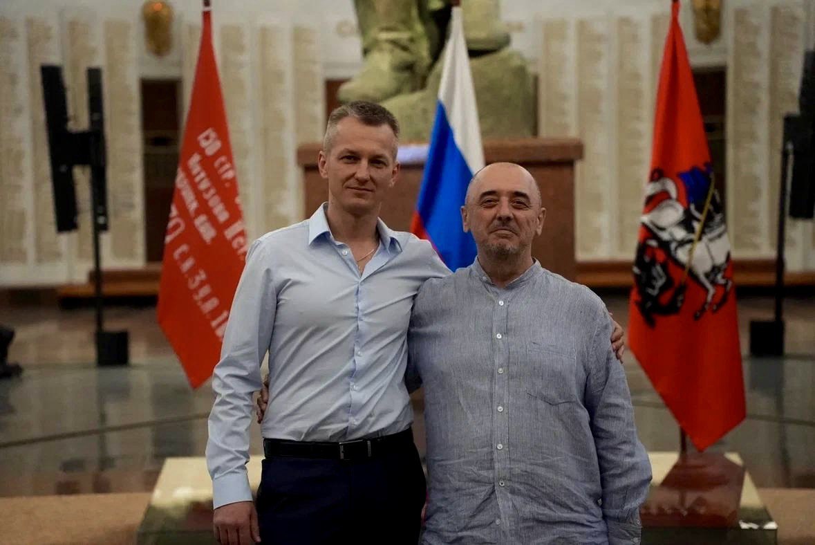 В Москве в зале «Музея Победы» встретились донор костного мозга из Ямала и реципиент из Нальчика