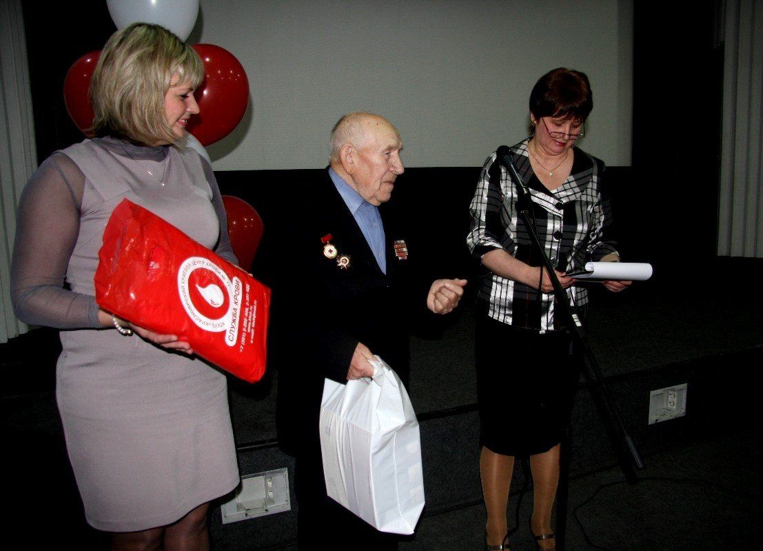 В Красноярске прошло вручение знаков «Почетный донор России»