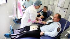 Полицейские Тульской области приняли участие в акции по сдаче крови