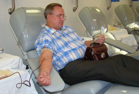 В Екатерибурге работники завода имени Калинина массово сдали кровь