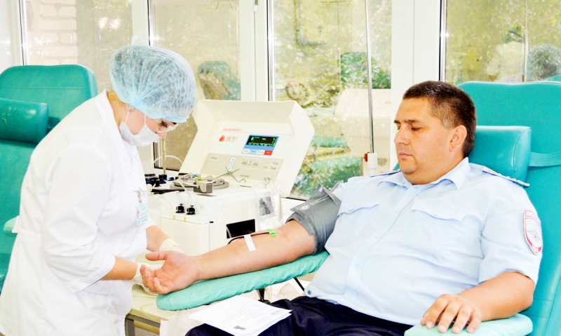 Полицейские Тамбова сдали донорскую кровь