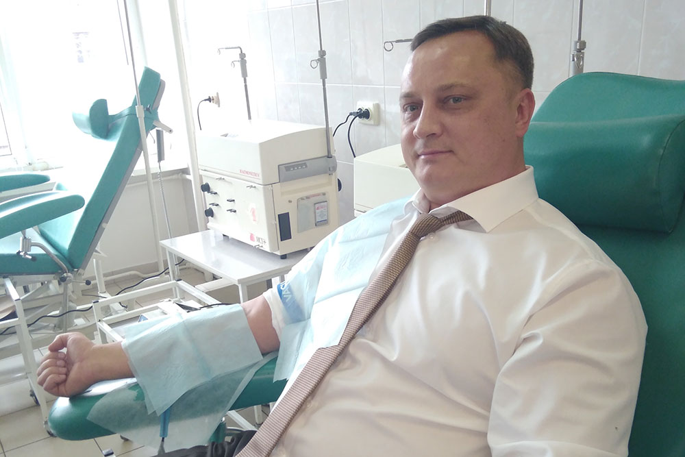 Начальник Департамента здравоохранения Вологодской области Игорь Маклаков сдал кровь в Национальный день донора