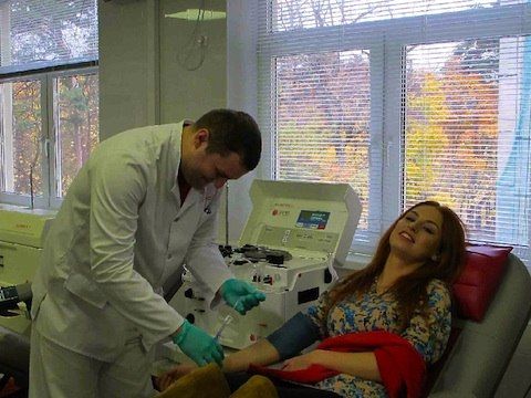 Солистка группы "Чи-Ли" Ирина Забияка поделилась своей кровью